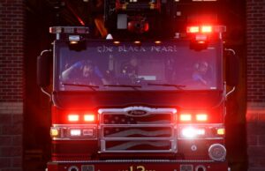South Metro Fire Rescue Fights Restaurant Fire la madrugada del sábado temprano