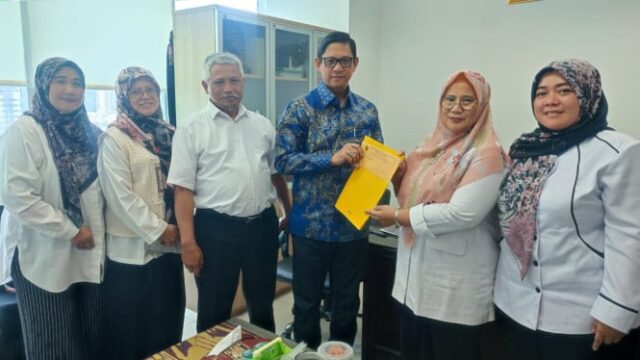 68c1a91458fa8-wakil-ketua-dprd-provinsi-jawa-barat-mq-iswara-tengah_665_374.jpg
