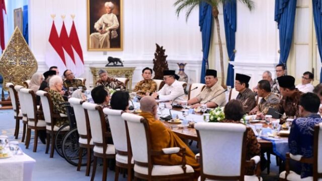 68c2e66fa752e-prabowo-terima-tokoh-gerakan-nurani-bangsa-di-istana-merdeka_665_374.jpg