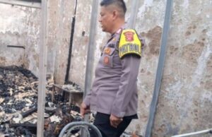 Los adolescentes en Bogor están decididos a quemar un puesto de bagre de bagre para matar a la familia
