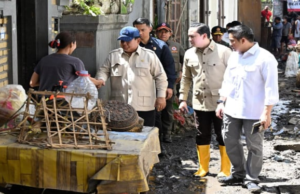 Prabowo escuchó la historia de los residentes salvados por su perro durante una inundación en Bali
