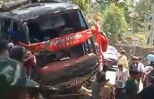 8 empleados del Hospital Bina Sehat Jember mataron un accidente de autobús en las laderas de Bromo