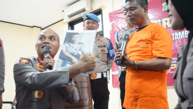 68c7f9b0332b0-polisi-gadungan-tengah-ditangkap-di-bekasi_665_374.jpg