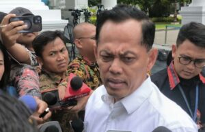 El nombre Djamari Chaniago pareció ingresar al ministro coordinador para el intercambio de Polkam, inaugurado inmediatamente a Prabowo?