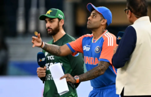 Momento de lanzamiento de Frosty como India, los capitanes de Pakistán se saltan el apretón de manos en medio de corbatas tensas