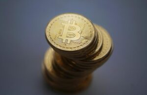 Hombre nigeriano sentenciado a seis años de prisión en esquema de romance criptográfico con viuda de Colorado