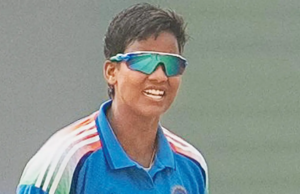 El todoterreno estrella Deepti Sharma no sudando sobre el campo de equipo de la India