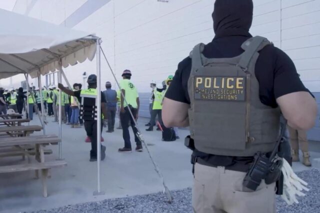 Immigration_Raid_Hyundai_Plant_89448_cd407a.jpg