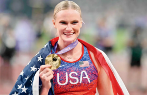 Katie Moon de Estados Unidos gana su tercer título de salto con pértiga de mujeres