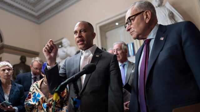 Leading-Jefferies-and-Schumer_091125_AP_Scott-Applewhite.jpg