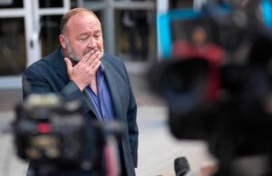 Alex Jones le pide a la Corte Suprema de los Estados Unidos que escuche la apelación de $ 1.4 mil millones Sandy Hook Sentencia