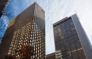 Disputa de tierras con el propietario de Lakeside Stalls Denver Tower Development