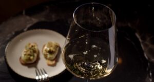 El vinilo del domingo de Denver reconocido como uno de los mejores bares de vinos en los Estados Unidos