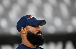 El caso de asalto de delito grave del ex broncos Michael Wilhoite se redujo