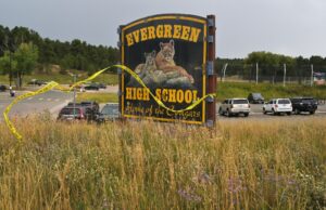 Las redes sociales del tirador de la escuela secundaria Evergreen muestran el extremismo