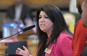 El líder del Partido Republicano de la Casa de Colorado, Rose Pugliese, renuncia semanas después del incidente
