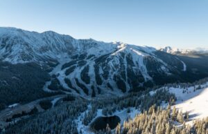 Las áreas de esquí al oeste de Front Range recogen nevadas significativas
