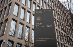 Juez reglas que Trump despidió ilegalmente a miles de trabajadores de prueba
