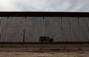 Dos hombres acusados de intentar violar un desagüe pluvial para contrabandear migrantes