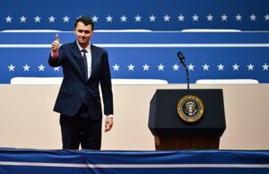Jet privado que despegó de Utah después de que el asesinato de Charlie Kirk desaparece en la mitad