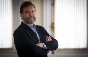 Espinosa de los Montteros anuncia su nuevo proyecto, prediciendo cuándo se hará realidad la peor pesadilla de Sánchez