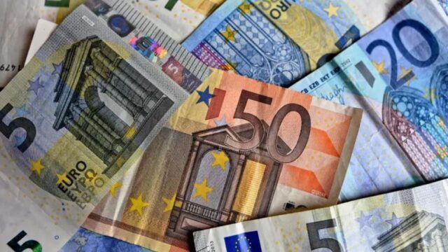 euros-2010945.jpg
