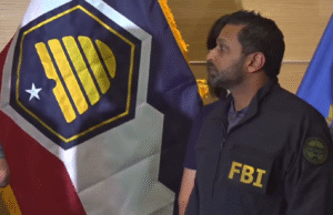 Kash Patel se burló brutalmente como ‘accesorio’ durante el anuncio sospechoso de Charlie Kirk