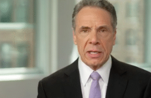 Andrew Cuomo debuta como modelo caminando por la pista en NYFW ADELANTE Elección de alcalde de NYC
