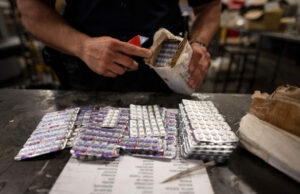 $ 6.5 mil millones de drogas Busto expone el papel de México en la crisis mundial de metanfetamina y fentanilo