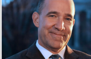 MSNBC dispara a Matthew Dowd después de que Charlie Kirk comenta