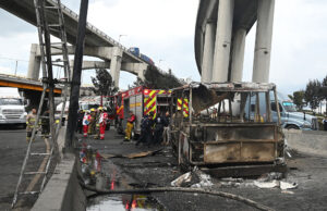 El número de muertos se eleva a 19 en la explosión del petrolero de propano de México mientras docenas permanecen hospitalizadas