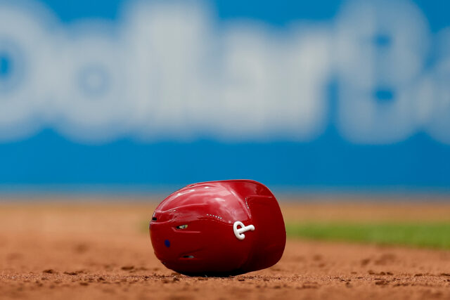 philadelphia-phillies-helmet.jpg