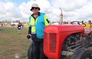 Los miembros de Tracmach llevaron su equipo antiguo pero dorado a los días de campo de Dowerin