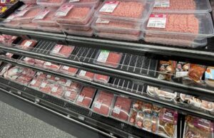 Los supermercados se ponen sus palabras: los flujos de crujido de suministro de cordero a los estantes minoristas
