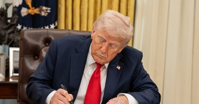 trump-oval-office-signing-white-house-photo-flickr-640x335.jpg