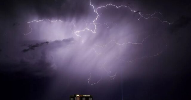 0_BESTPIX-Thunderstorm-Produces-Lightning-Show-In-Las-Vegas-Sky.jpg