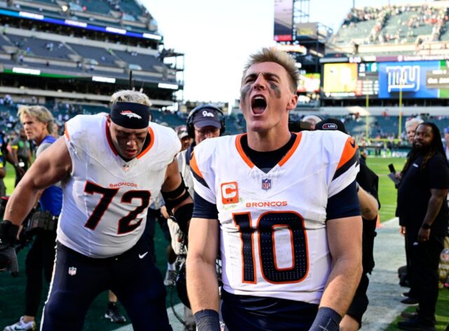 TDP-L-BRONCOS-EAGLES_DSC6604.jpg