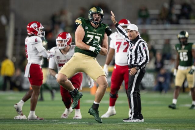 TDP-L-CSUvFresnoFB-101025-th-15.jpg