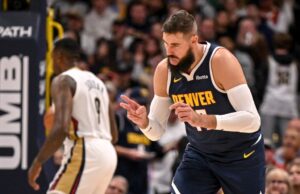 Jonas Valanciunas le da minutos sólidos a los Nuggets, Nikola Jokic descansa