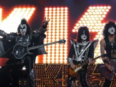 KISS sube al escenario por primera vez desde la impactante muerte de Ace Frehley