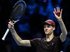 Jannik Sinner supera a Alexander Zverev y alcanza semifinales de las Finales ATP