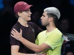 Jannik Sinner vence a Carlos Alcaraz y defiende el título de las Finales ATP