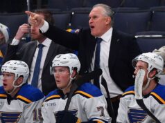 Leafs GM apoya plenamente a Craig Berube en medio de un comienzo difícil