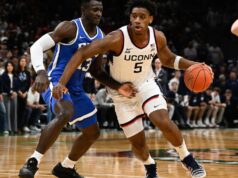 El máximo goleador de UConn, Tarris Reed Jr., lidia con una lesión en el tobillo