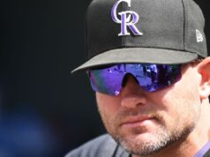 Los Rockies retienen al manager Warren Schaeffer después de una temporada de 119 derrotas