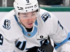 Después de la muerte de su padre, Clayton Keller juega en la derrota del Utah Mammoth