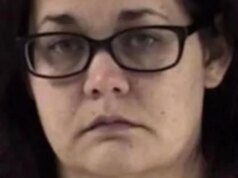 Madre de Wyoming obligó a su hijo a beber dos galones de agua al día mientras lo mataba de hambre bajo tortura enfermiza