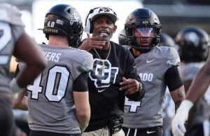 El desastre del fútbol americano de los CU Buffs es tarea de Deion Sanders para arreglarlo. No hay tiempo para reconstruir