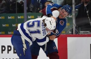 Gabe Landeskog mostrando lucha, haciendo pequeñas cosas para Avalanche