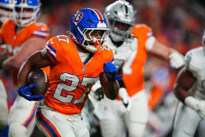 Broncos RB JK Dobbins regresa a la práctica antes del Campeonato de la AFC